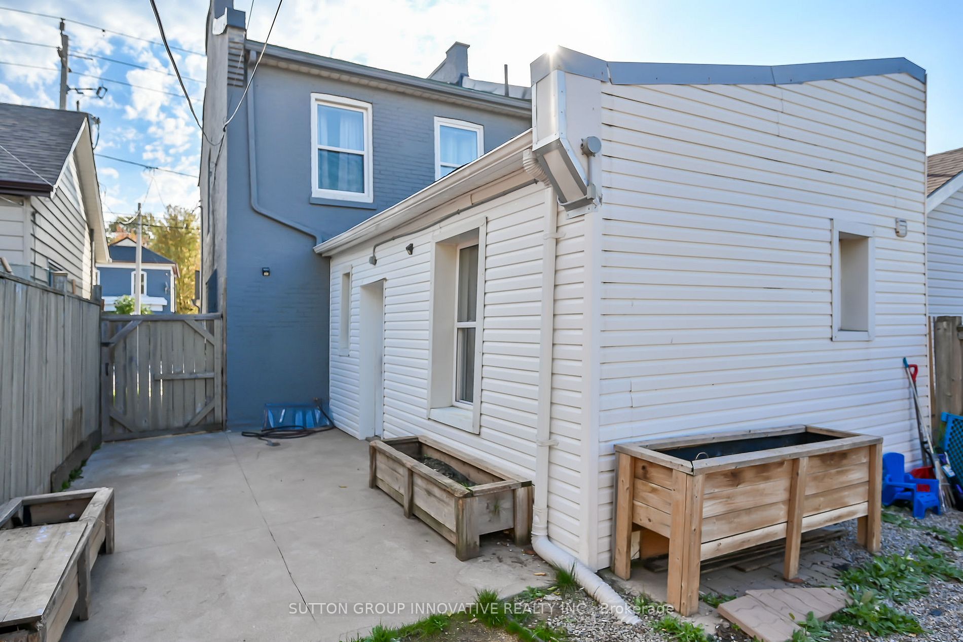 249 Wellington Street N