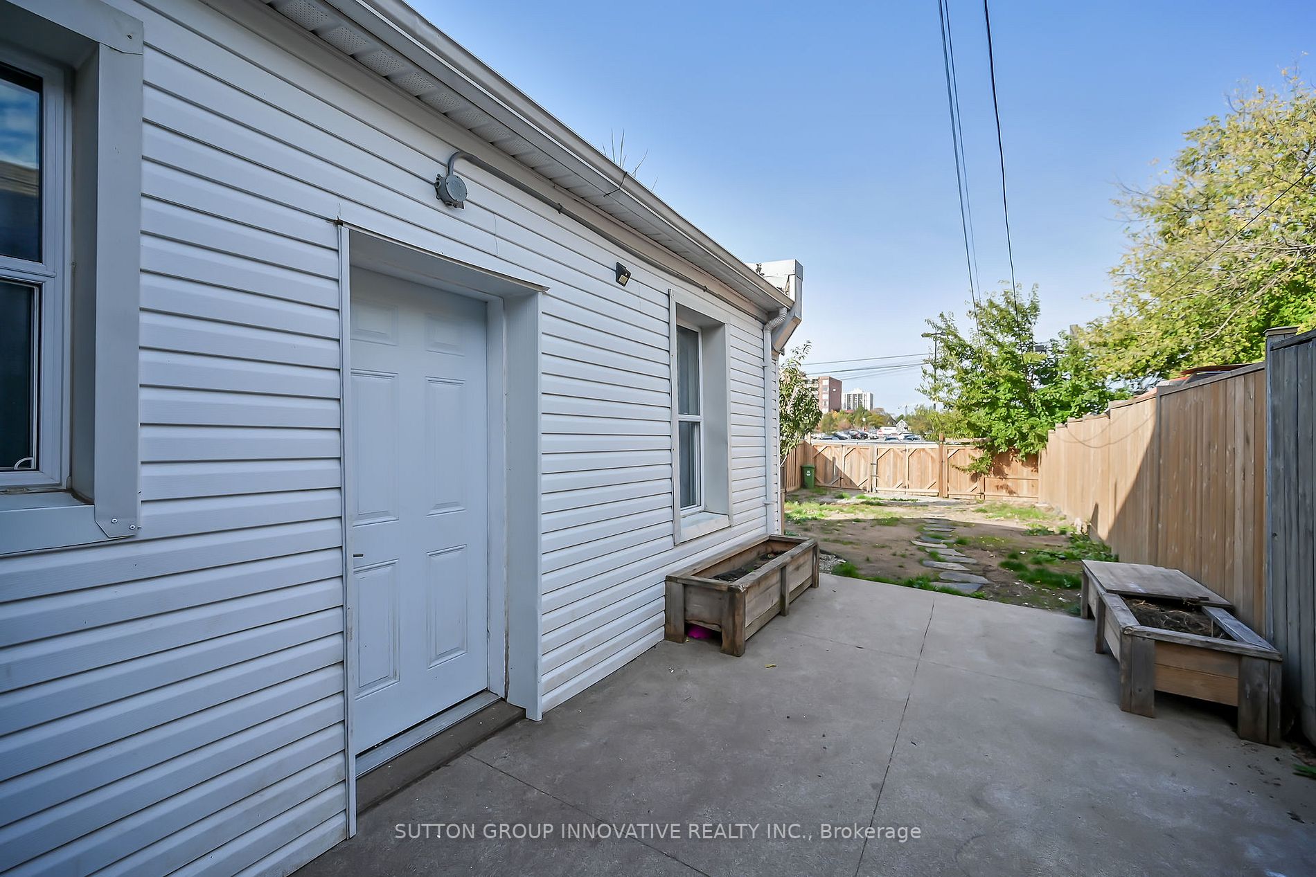 249 Wellington Street N