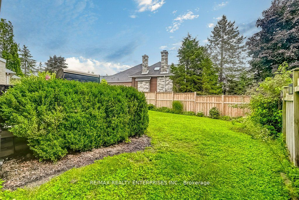29 Jenson Blvd
