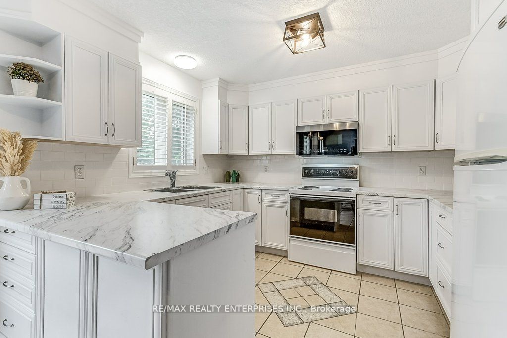29 Jenson Blvd