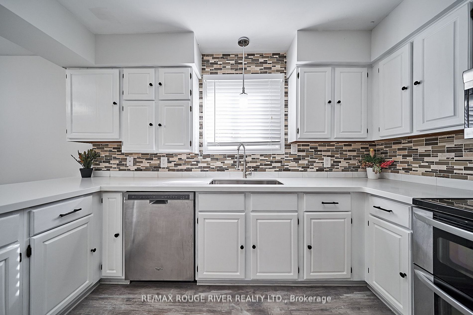 41 Ravine Dr