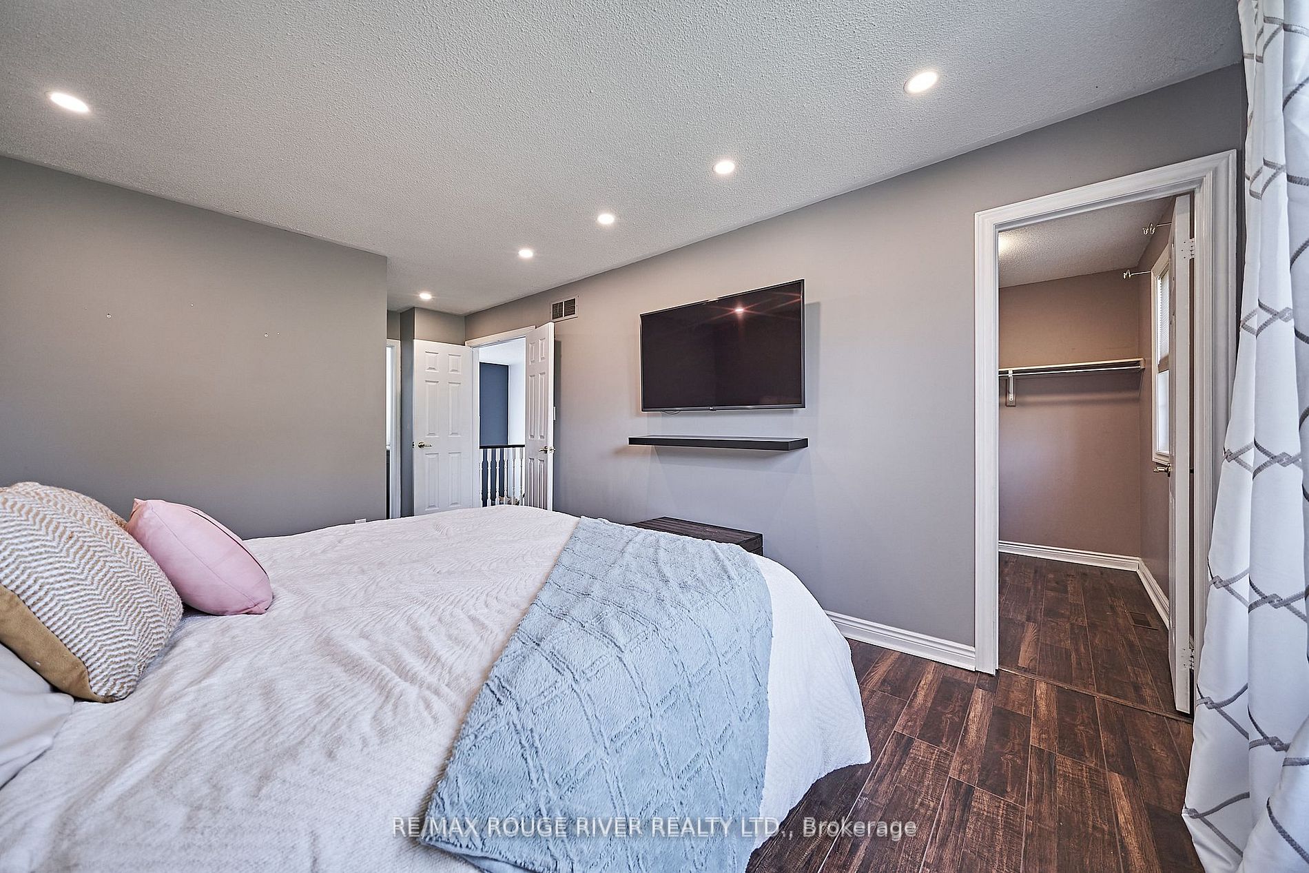 41 Ravine Dr