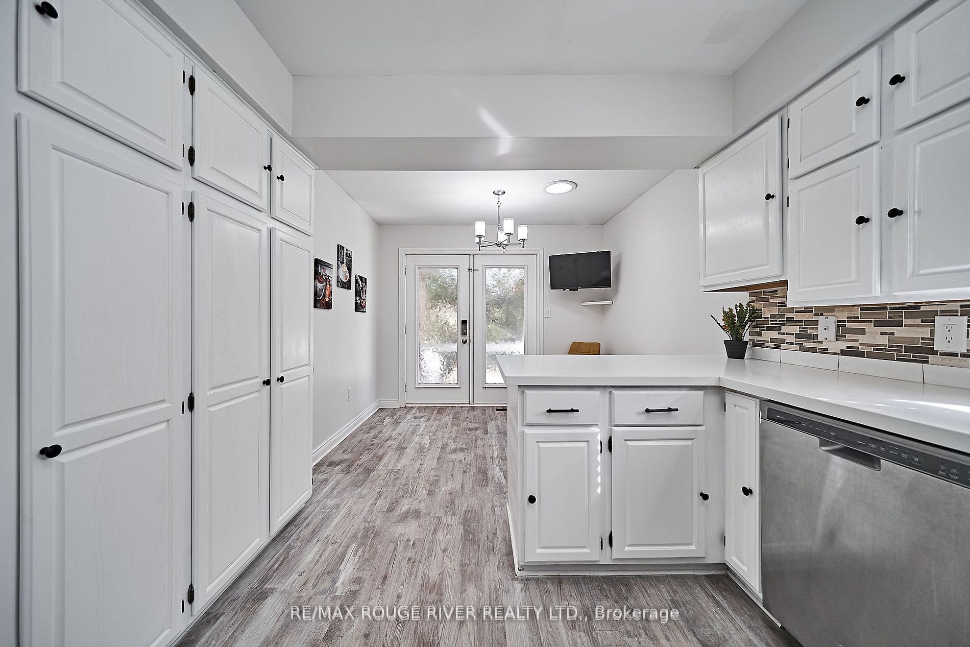 41 Ravine Dr