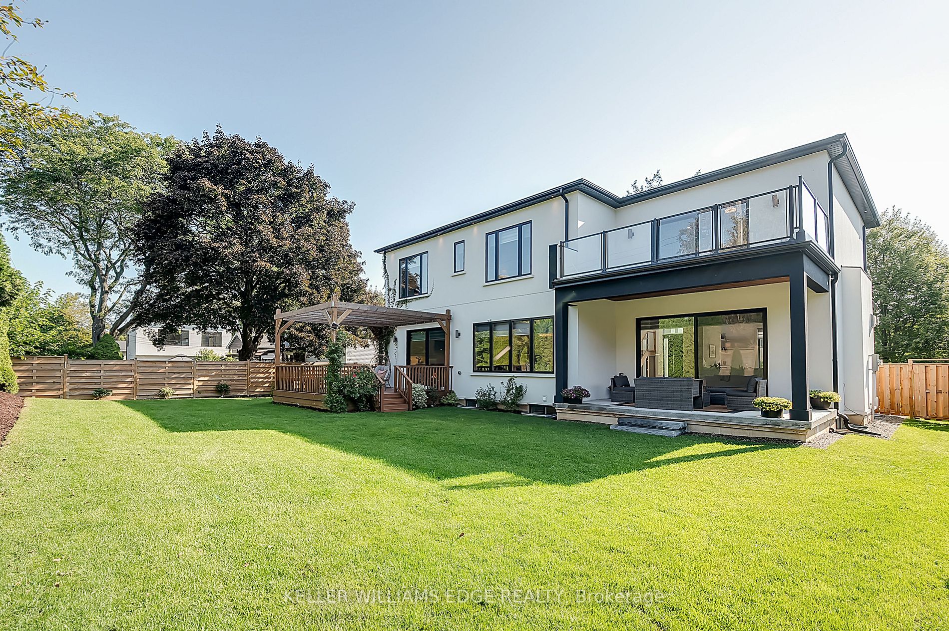 114 Oneida Blvd