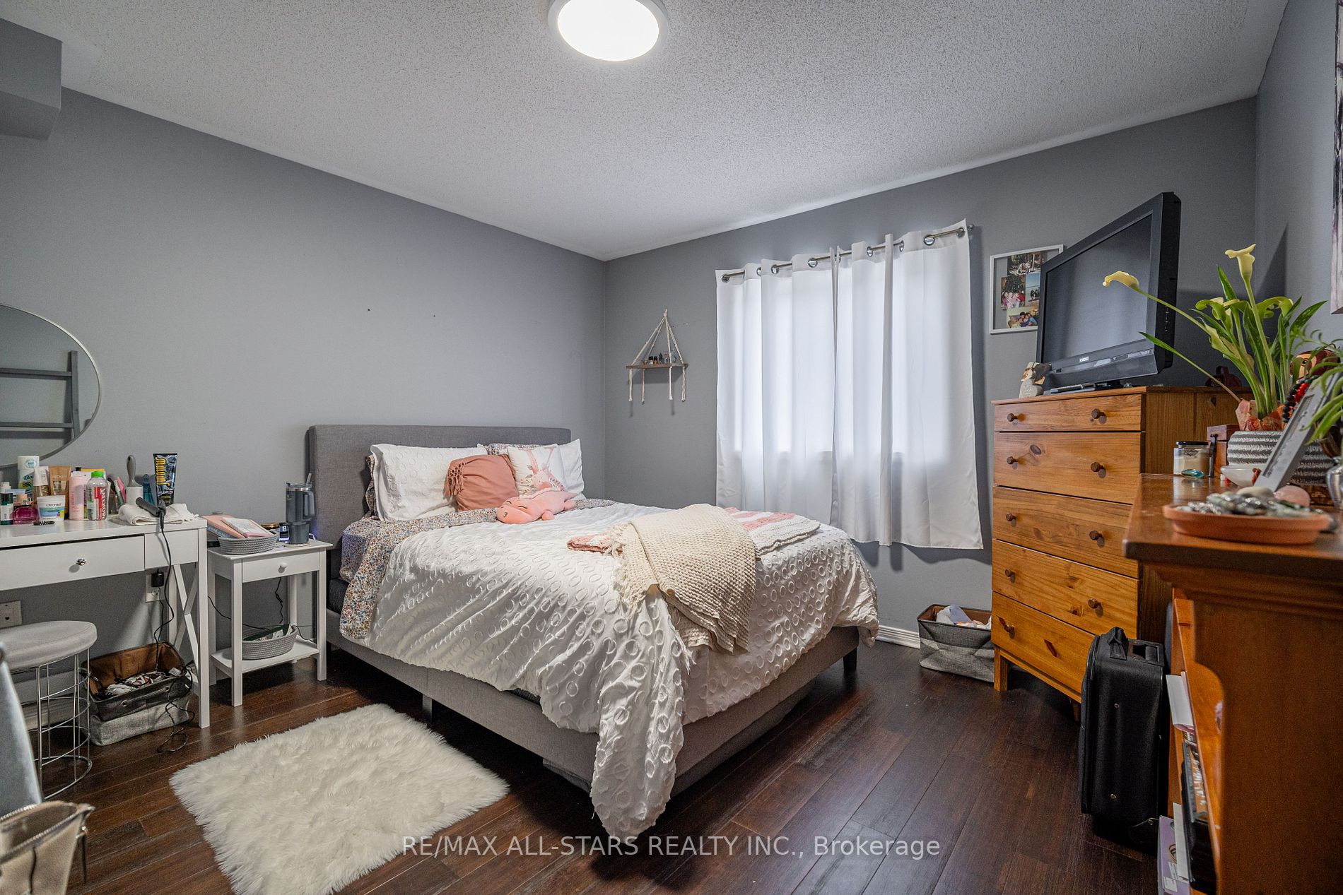 655 Tully Cres