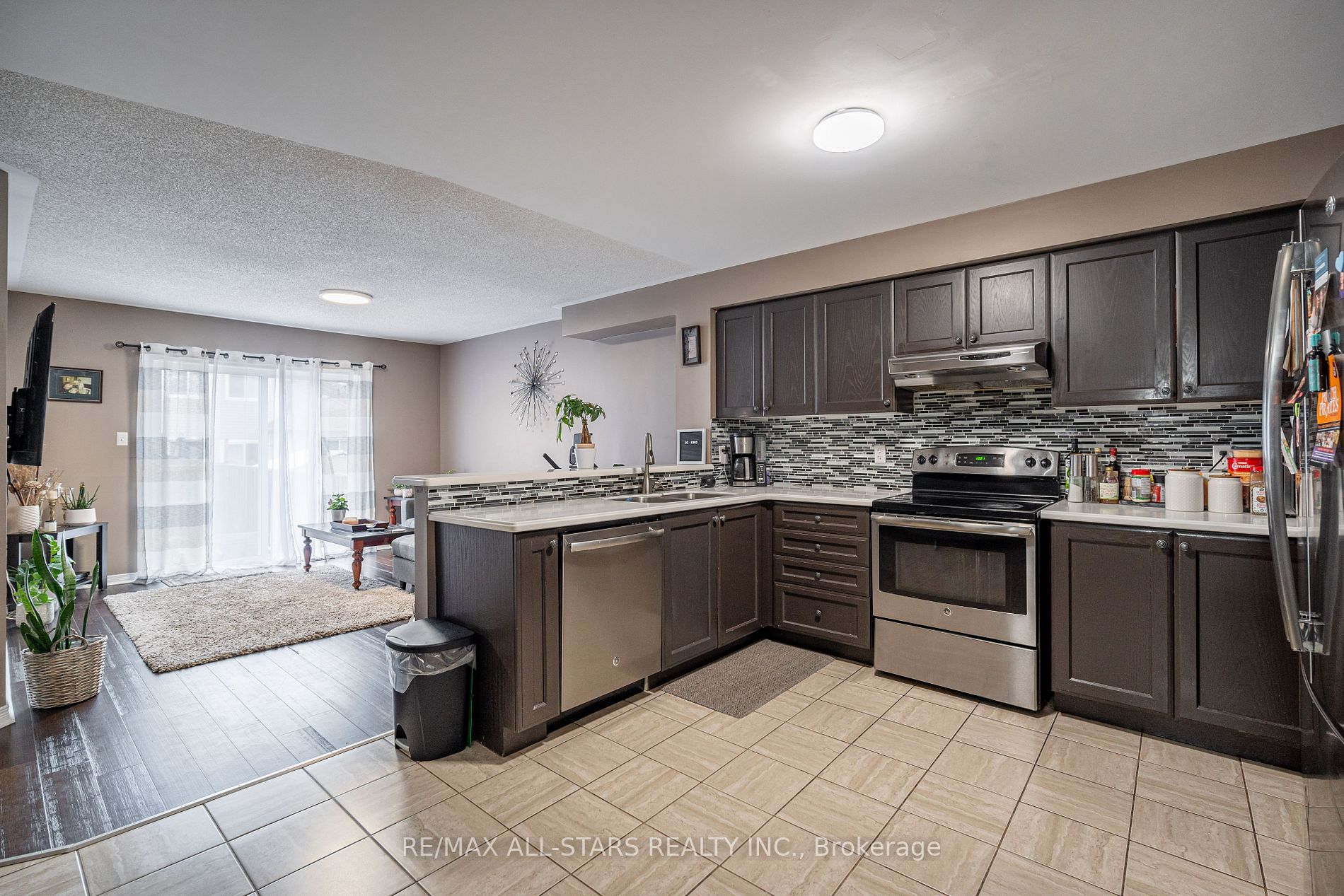 655 Tully Cres