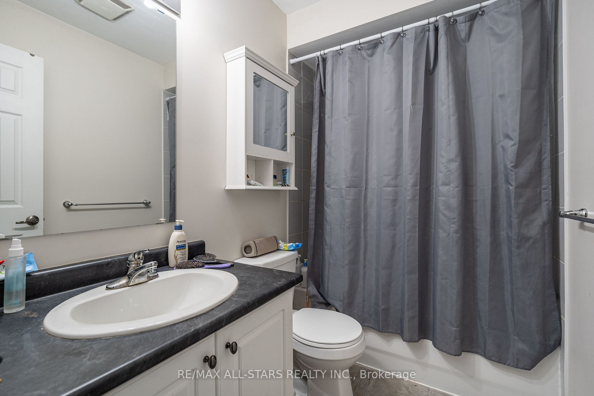 655 Tully Cres