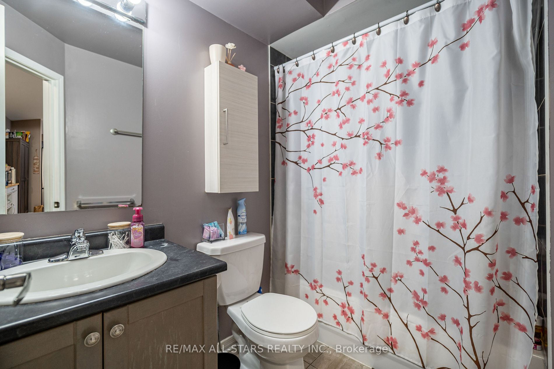 655 Tully Cres
