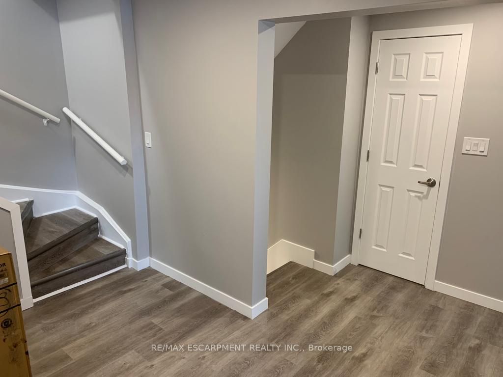 8077 Aintree Dr