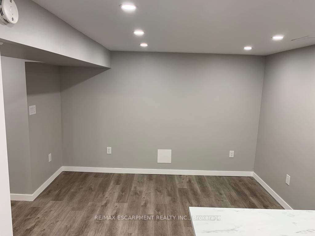 8077 Aintree Dr