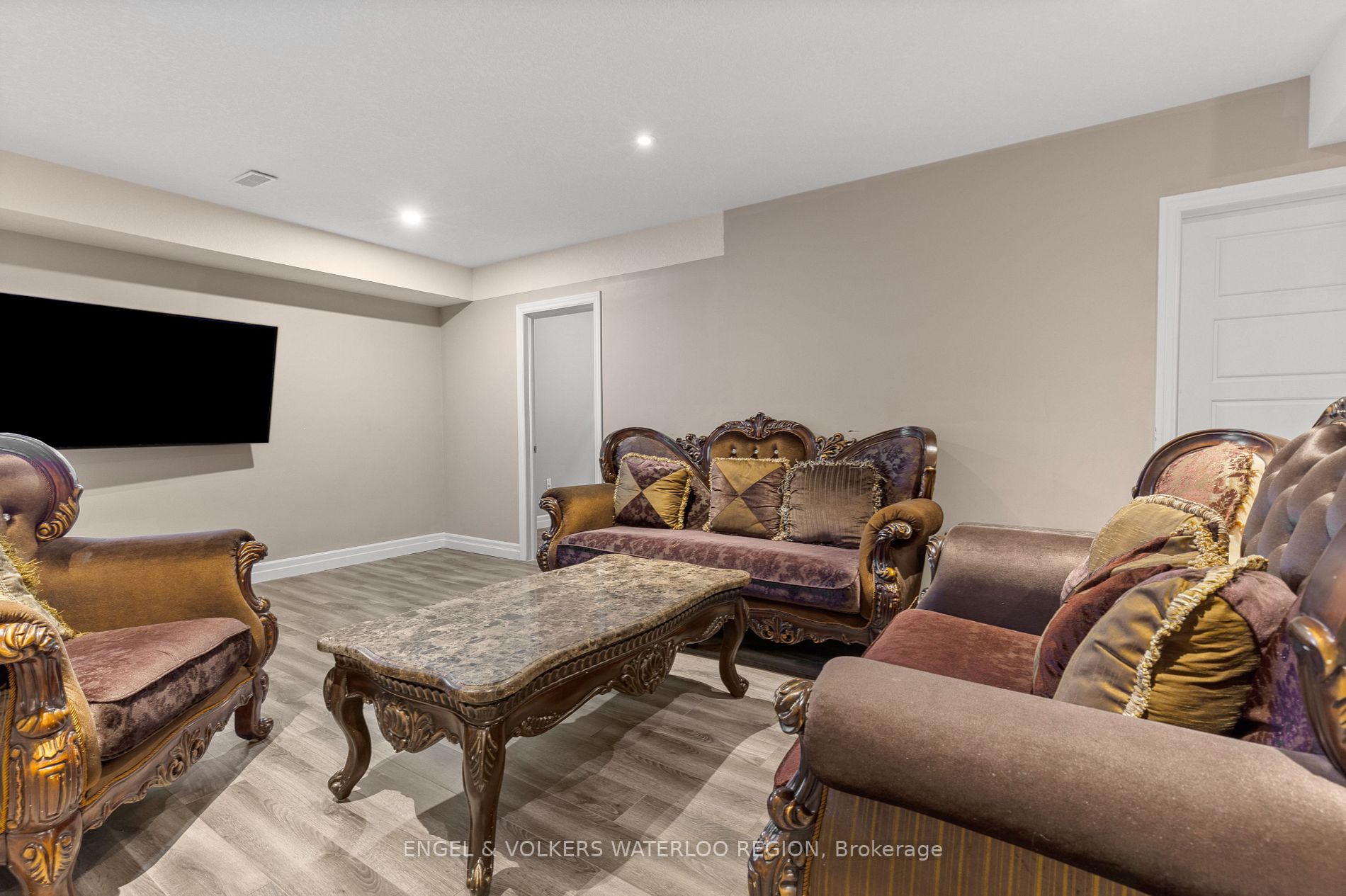 316 Deerfoot Tr