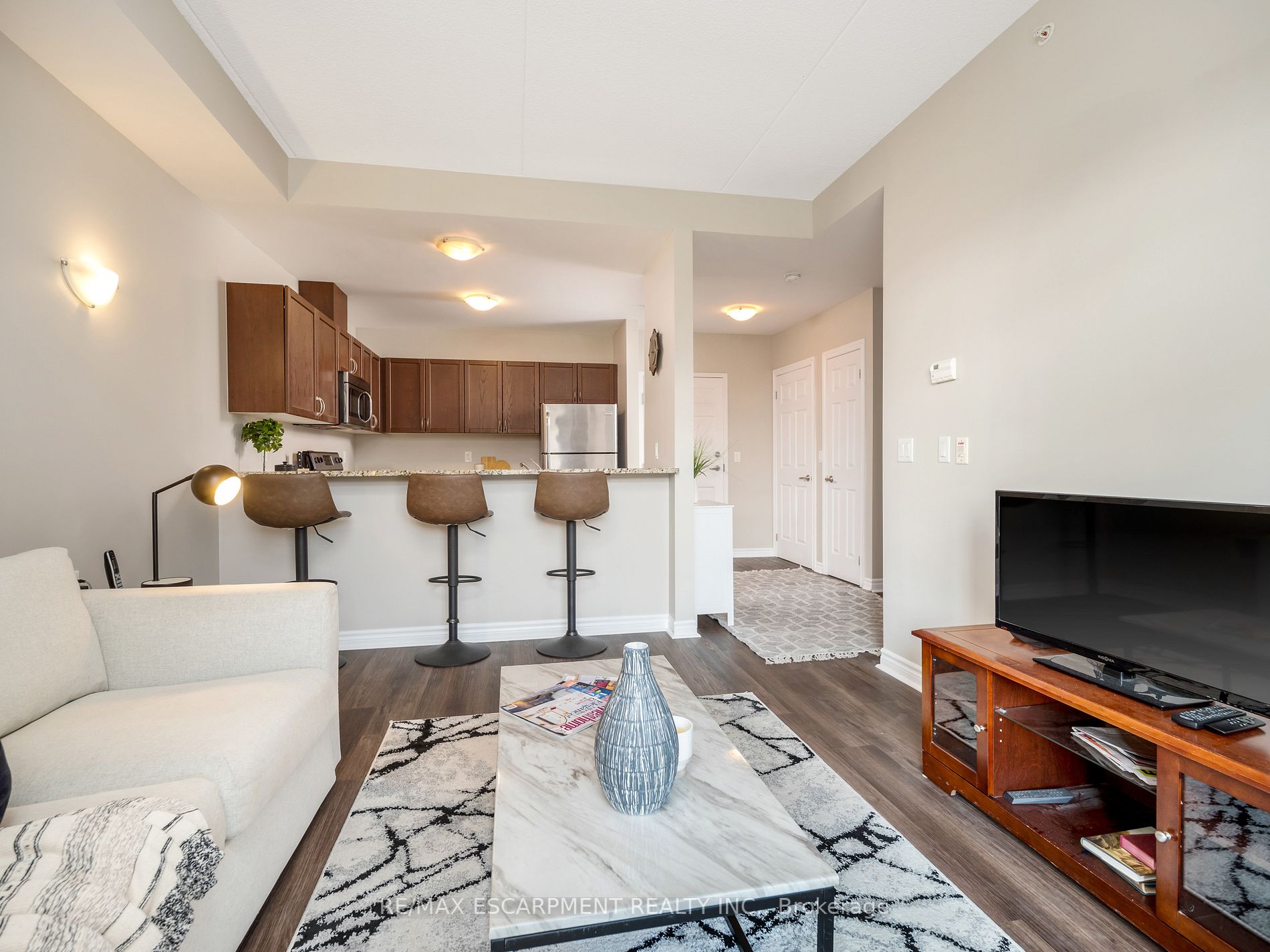 2 Colonial Dr, #102