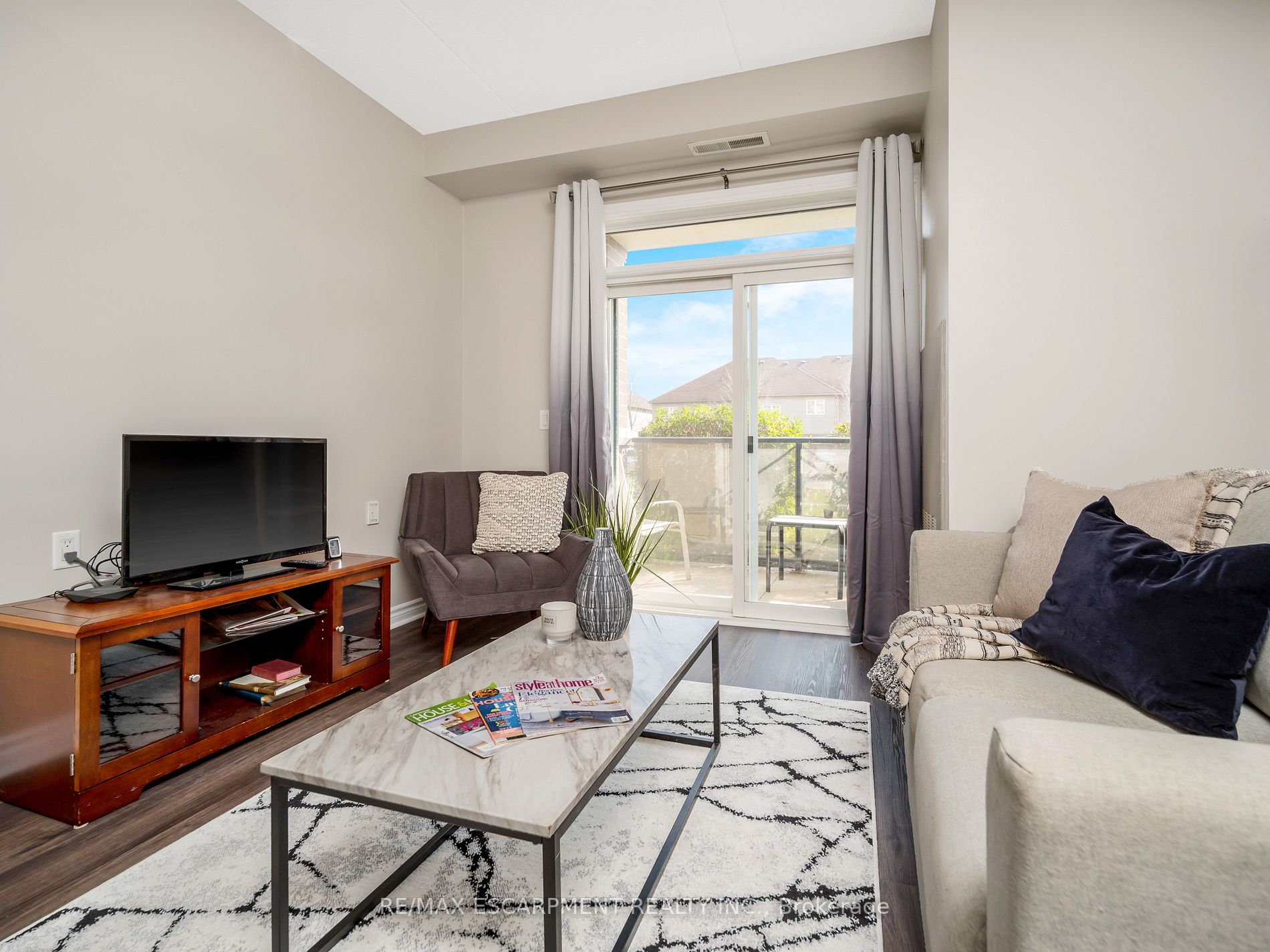 2 Colonial Dr, #102