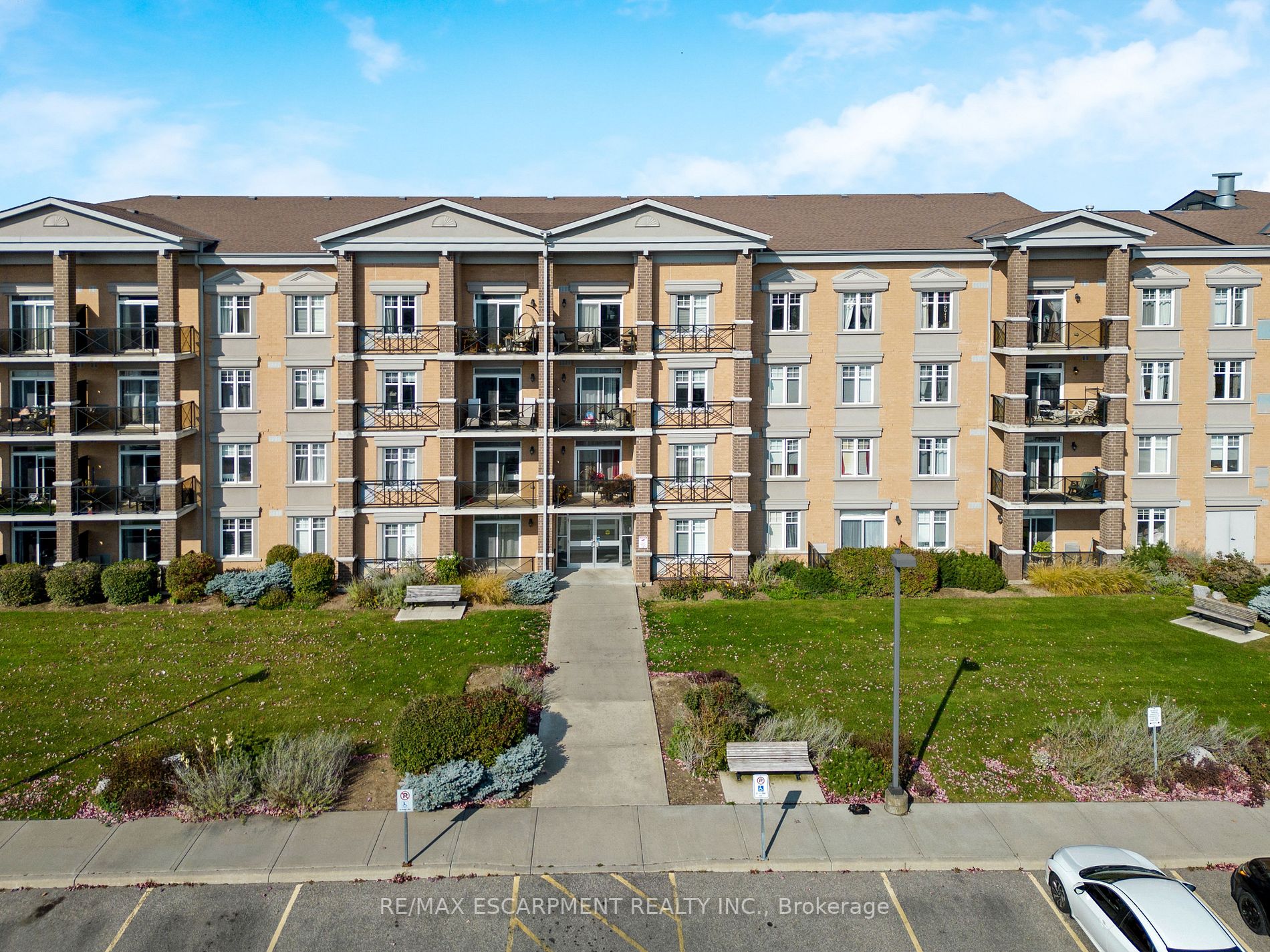 2 Colonial Dr, #102