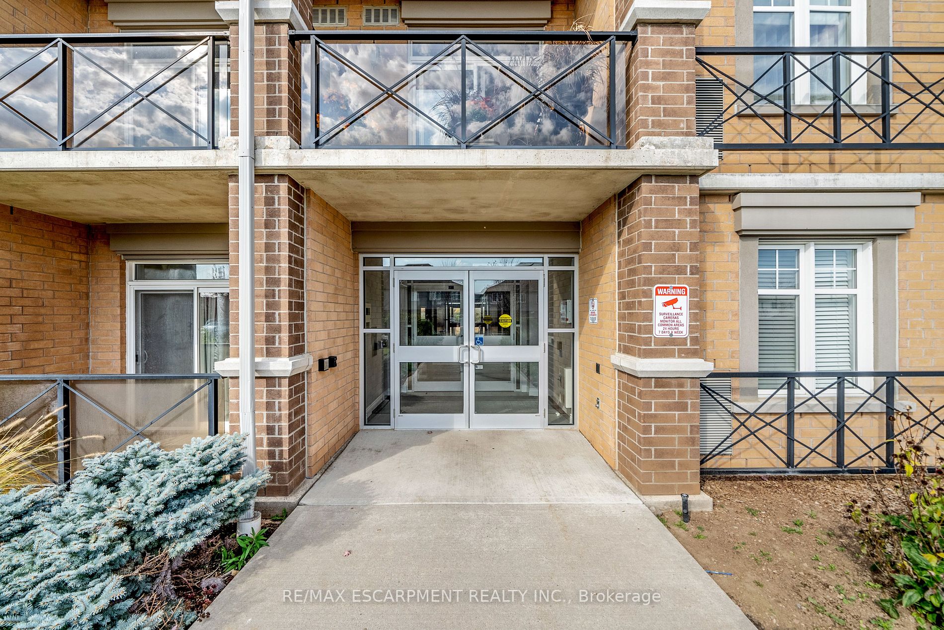 2 Colonial Dr, #102