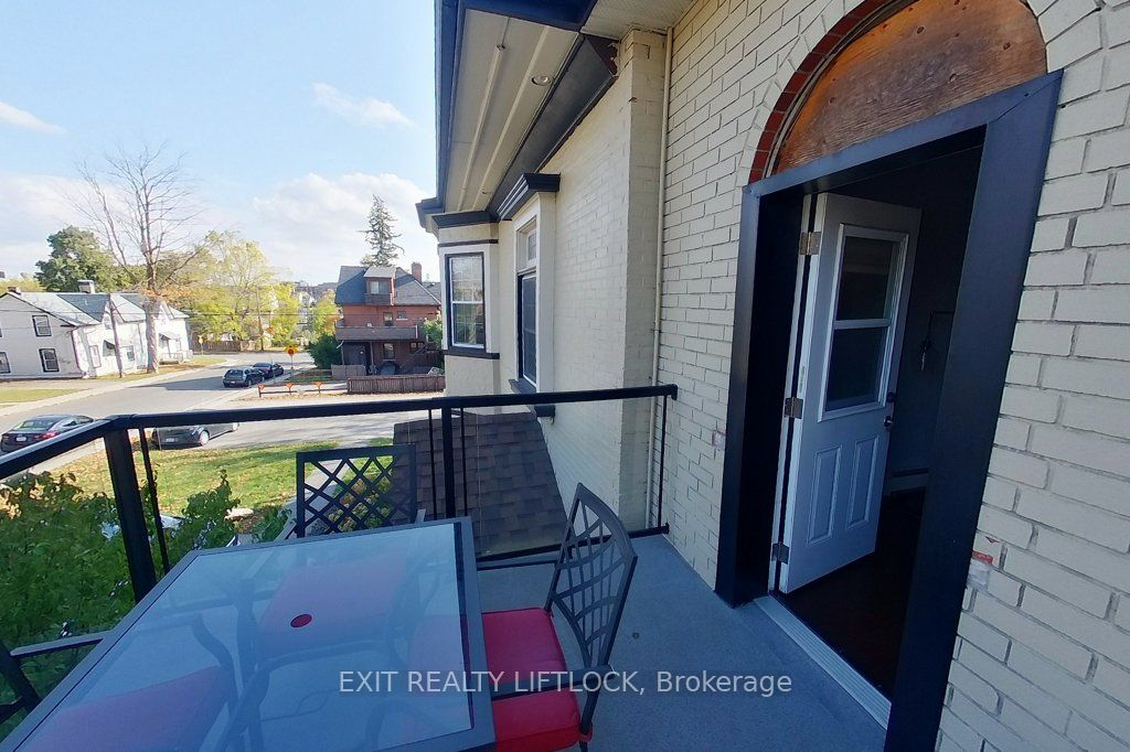 303 Brock St