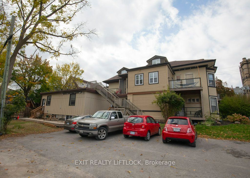 303 Brock St