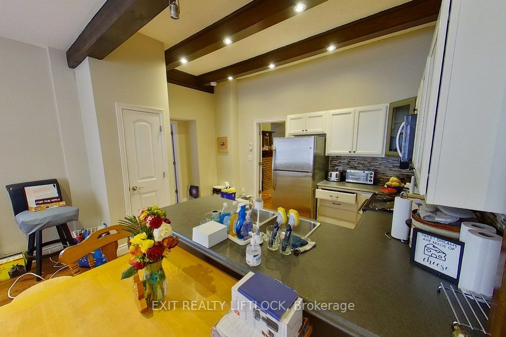 303 Brock St