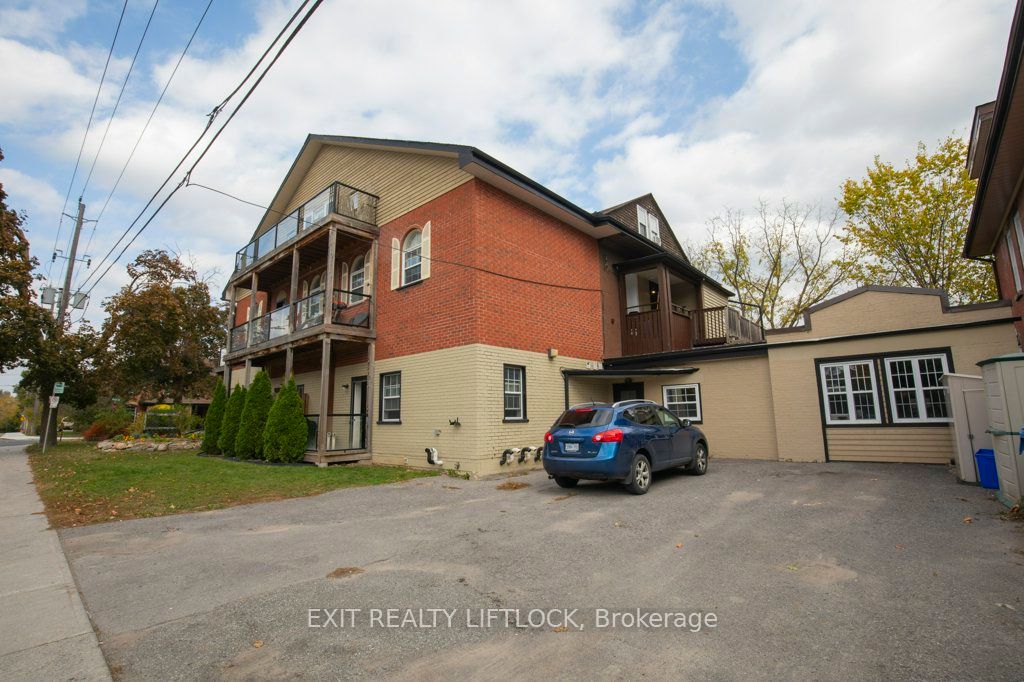 303 Brock St