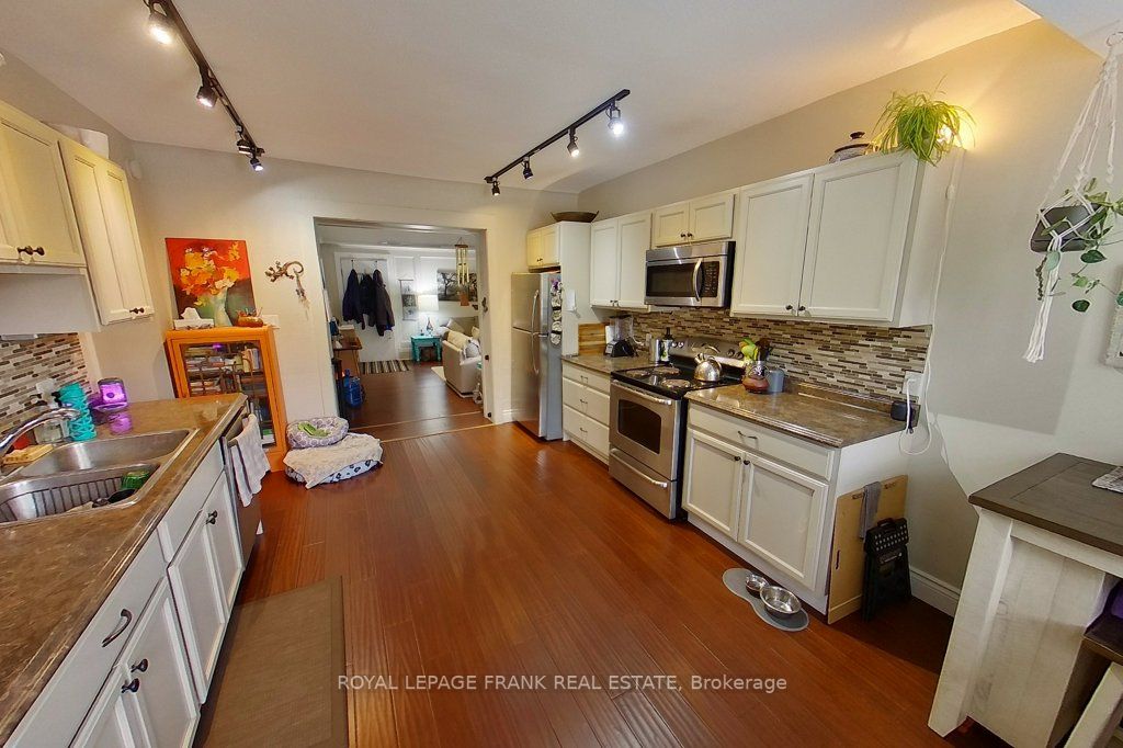 303 Brock St