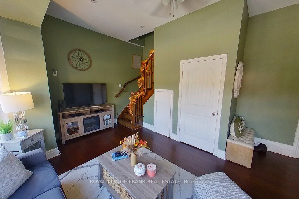 303 Brock St