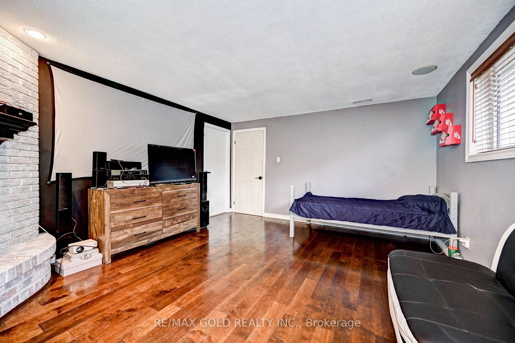 288 Salisbury Ave