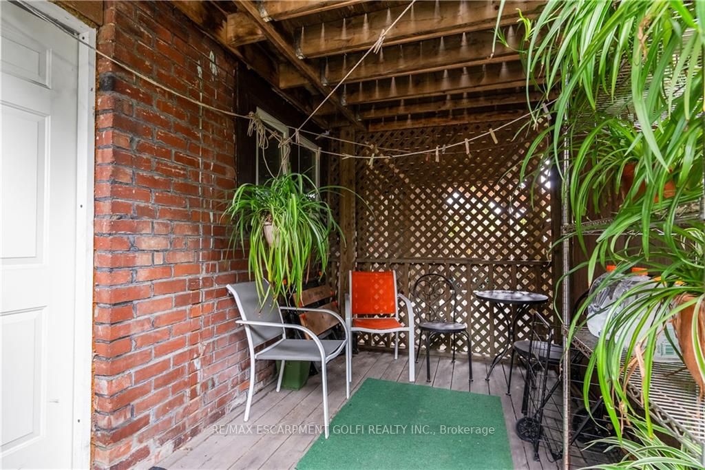 275 Dunsmure Rd