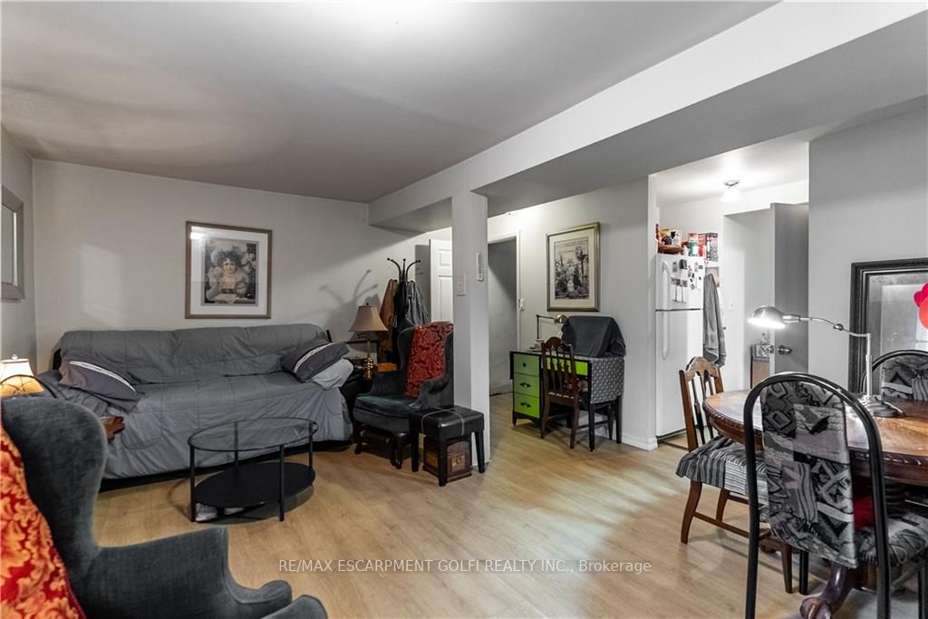 275 Dunsmure Rd