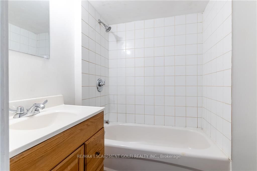 275 Dunsmure Rd