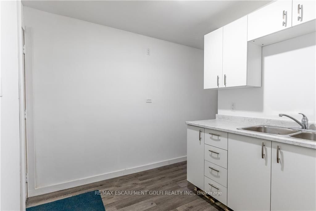275 Dunsmure Rd