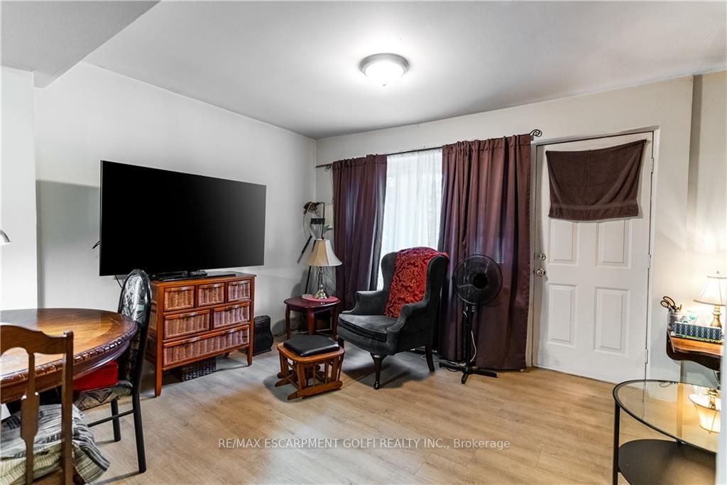 275 Dunsmure Rd
