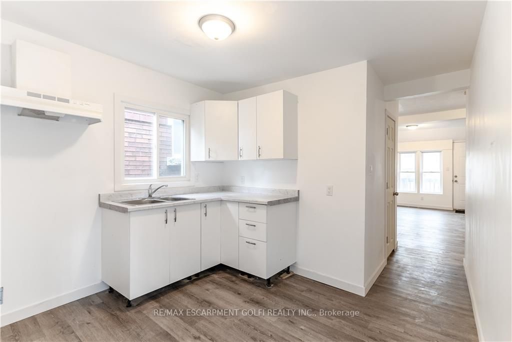 275 Dunsmure Rd
