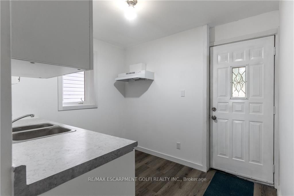 275 Dunsmure Rd