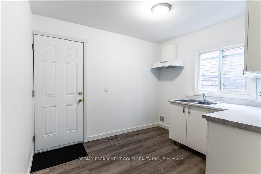 275 Dunsmure Rd