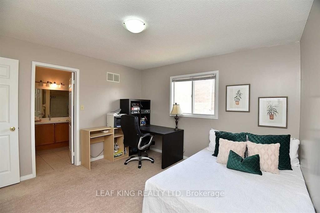 102 Huntingwood Ave