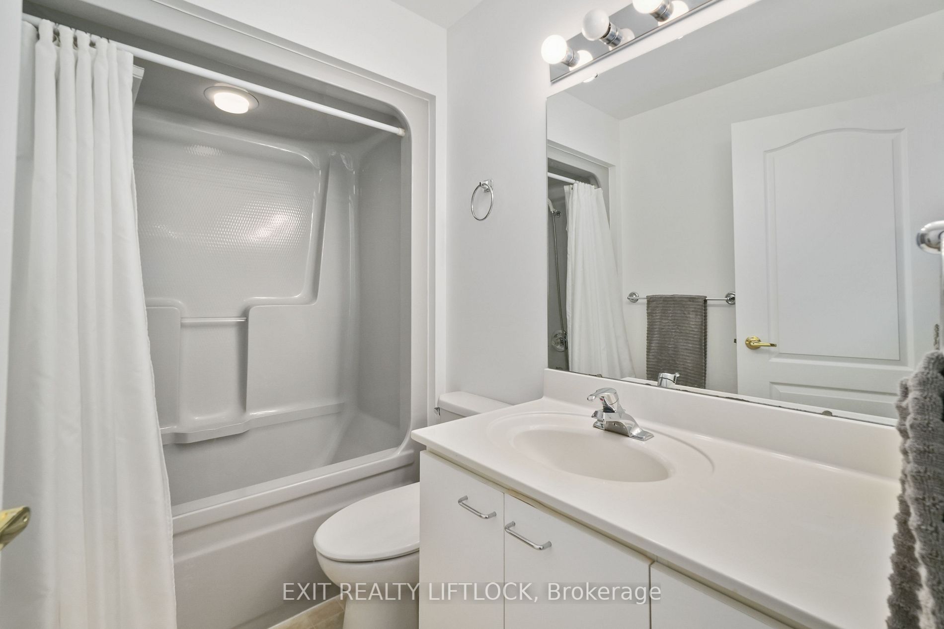 695 Whitaker St, #9