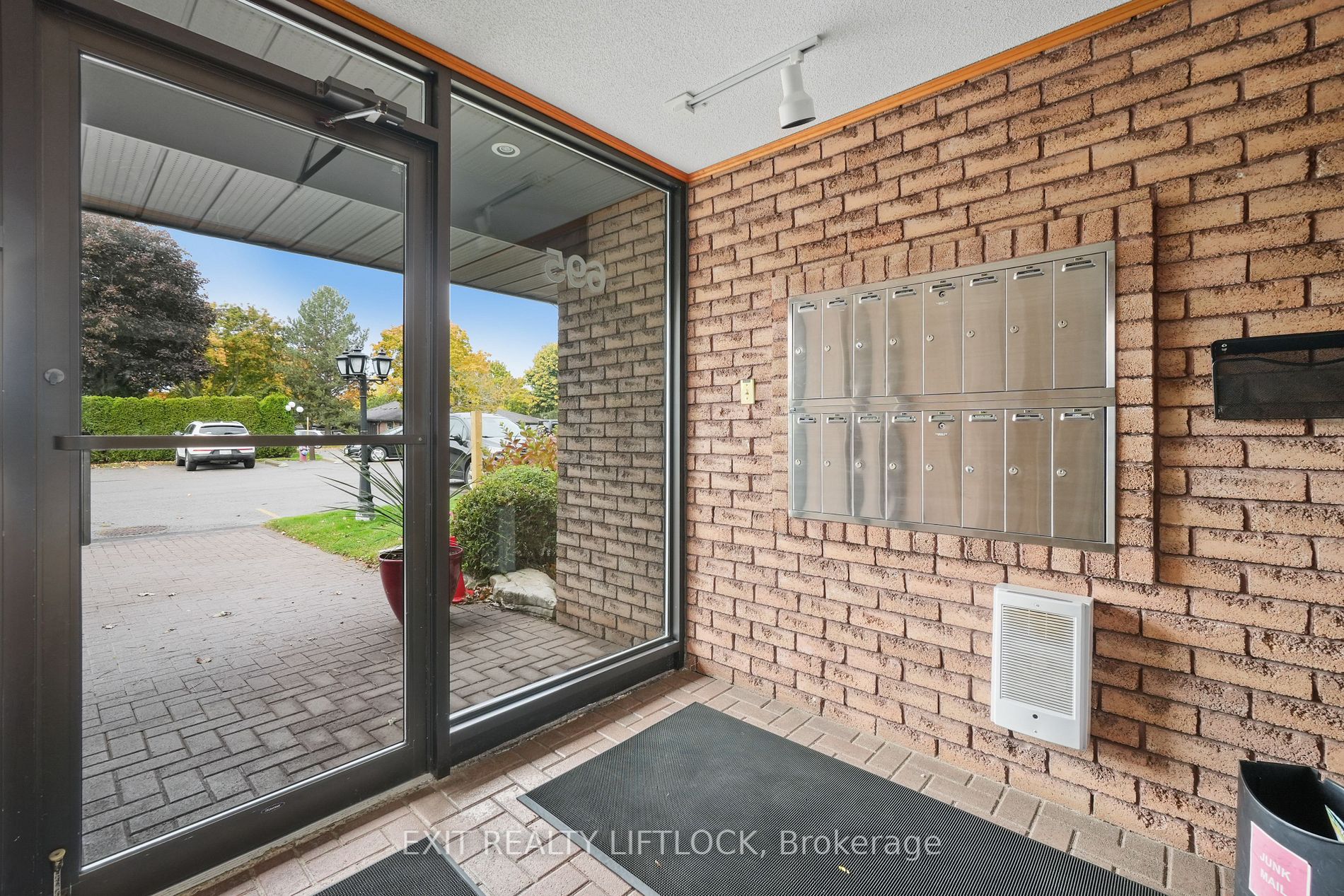 695 Whitaker St, #9