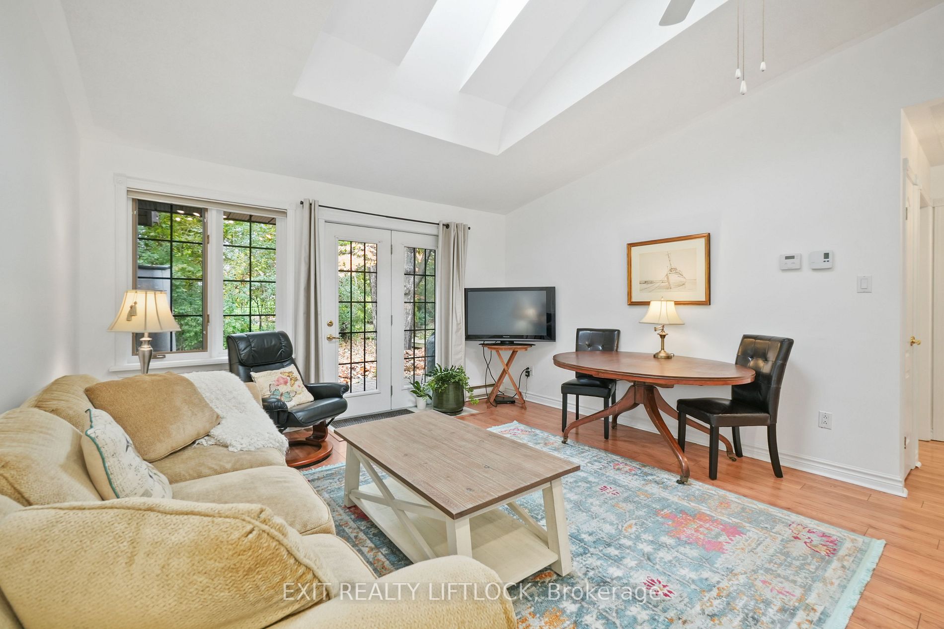 695 Whitaker St, #9
