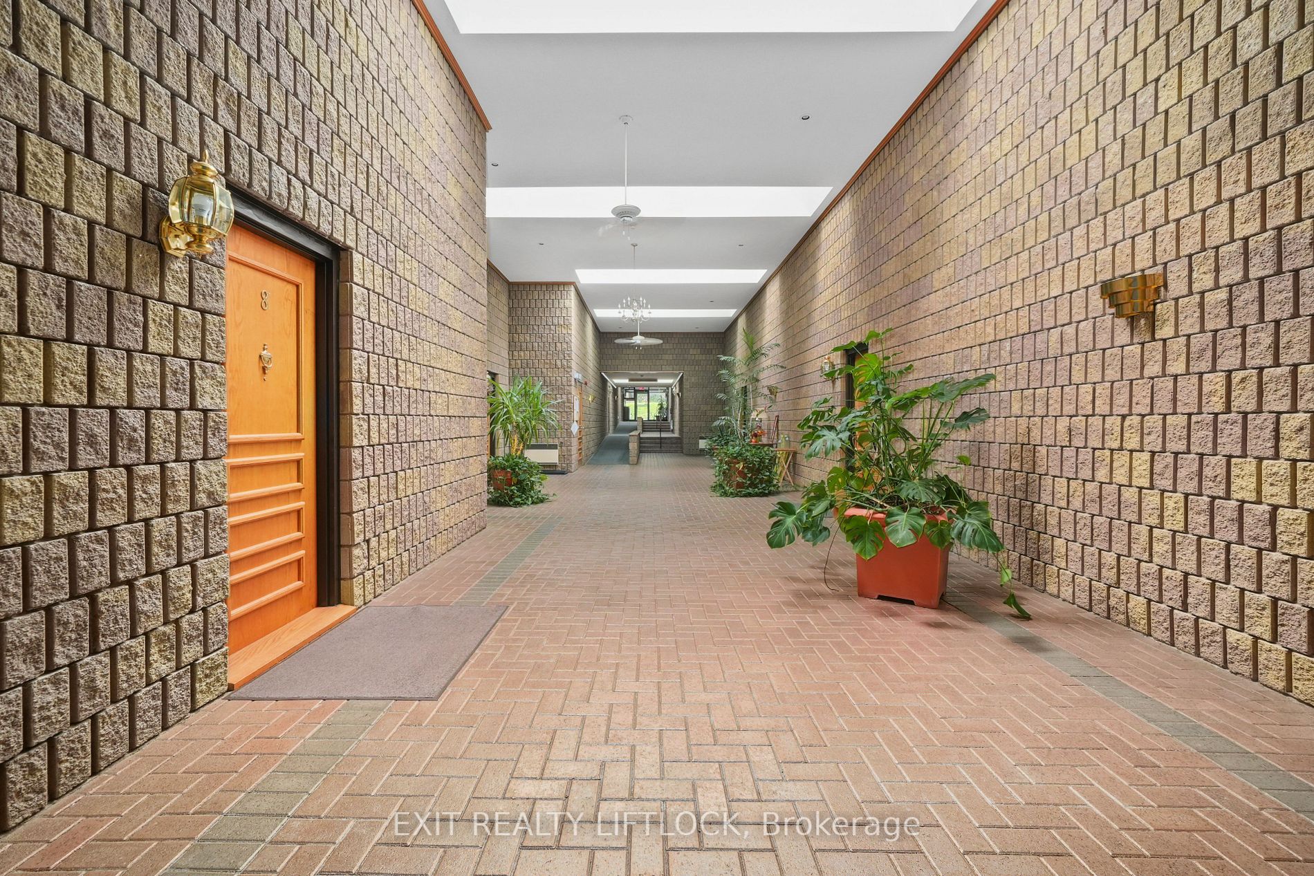 695 Whitaker St, #9