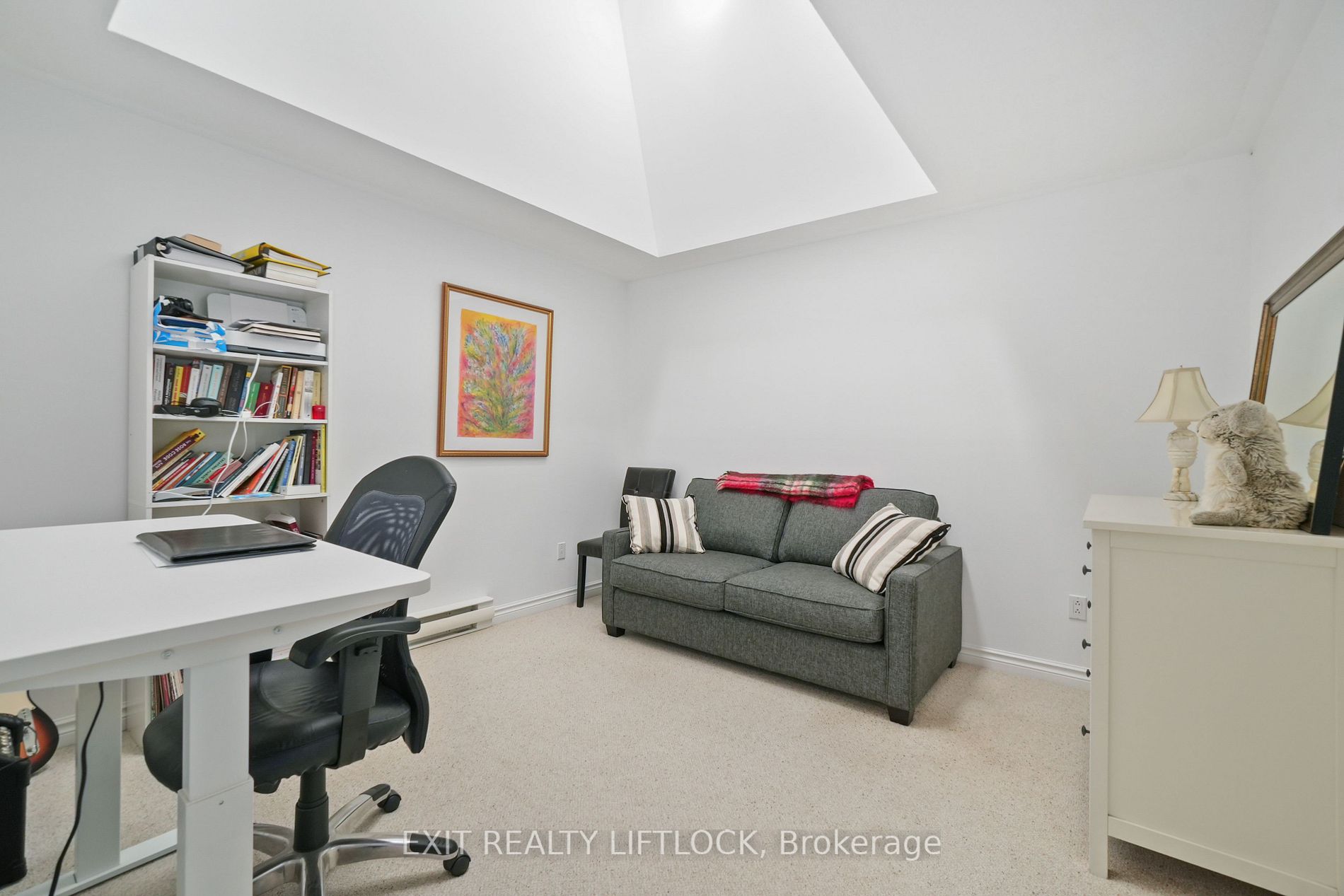 695 Whitaker St, #9