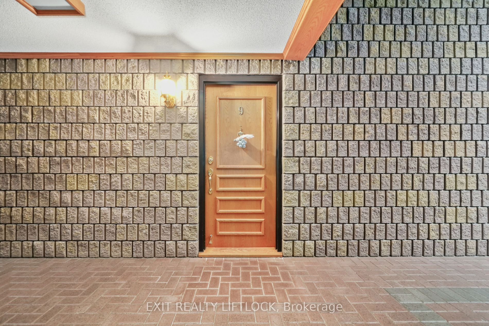 695 Whitaker St, #9