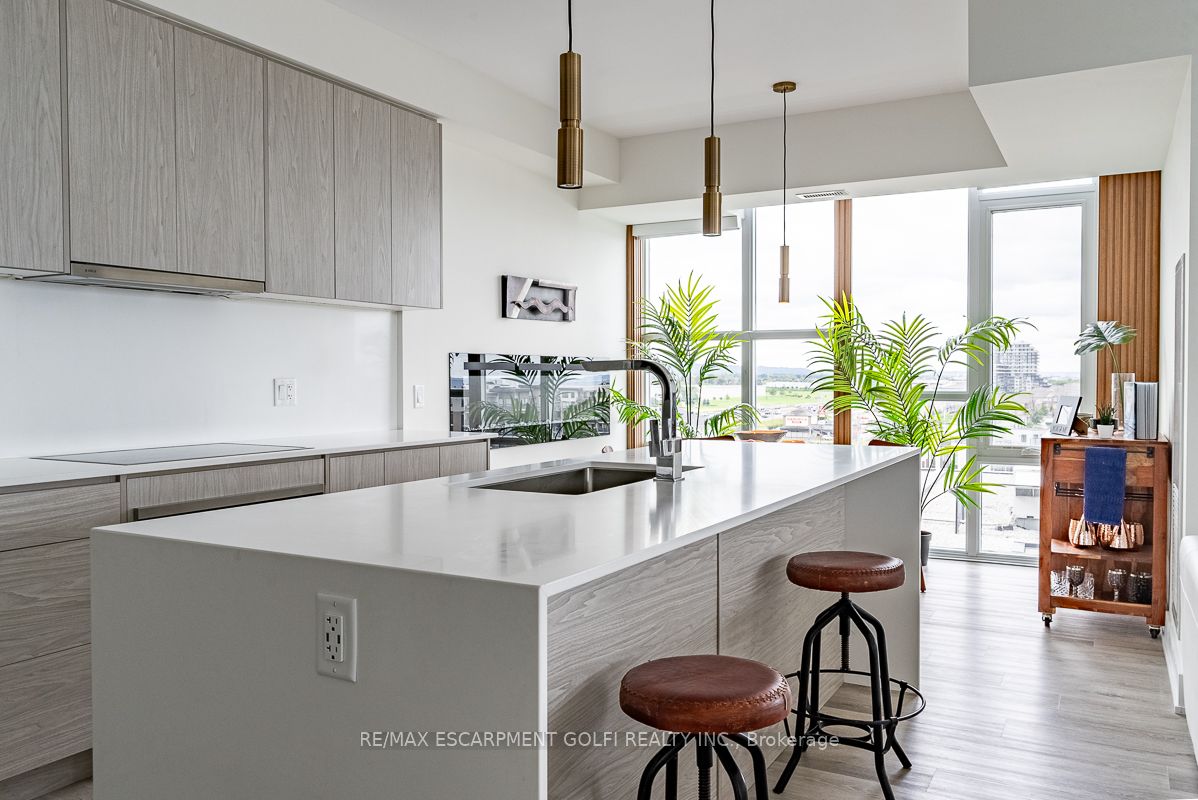 16 Concord Pl, #707