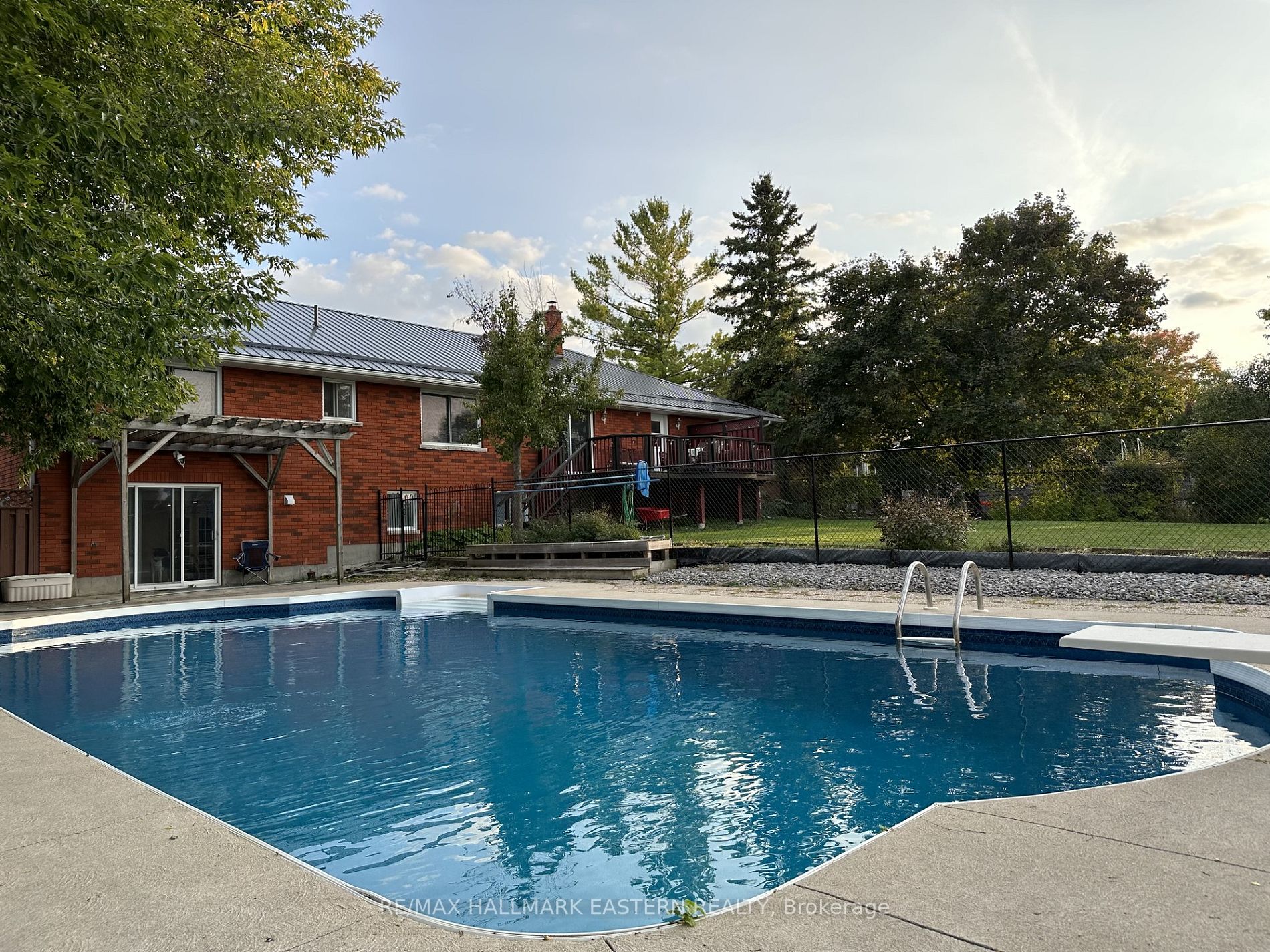 1234 Parkhill Rd W