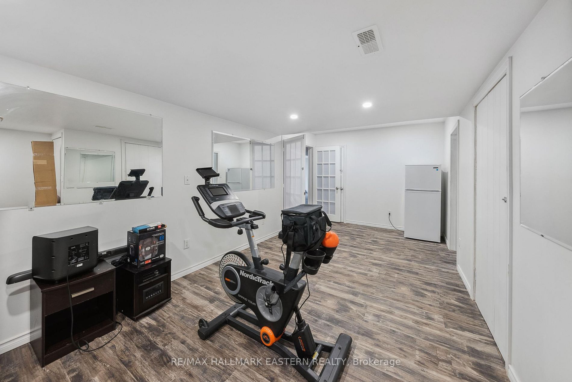 1234 Parkhill Rd W
