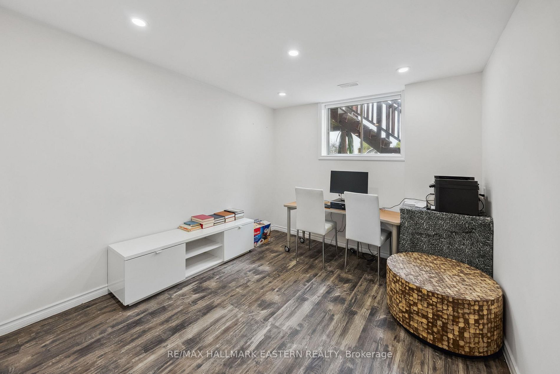 1234 Parkhill Rd W