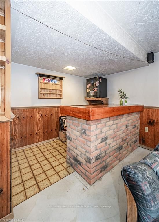 36 Upton Cres