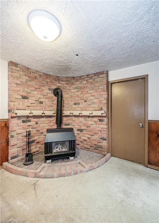36 Upton Cres