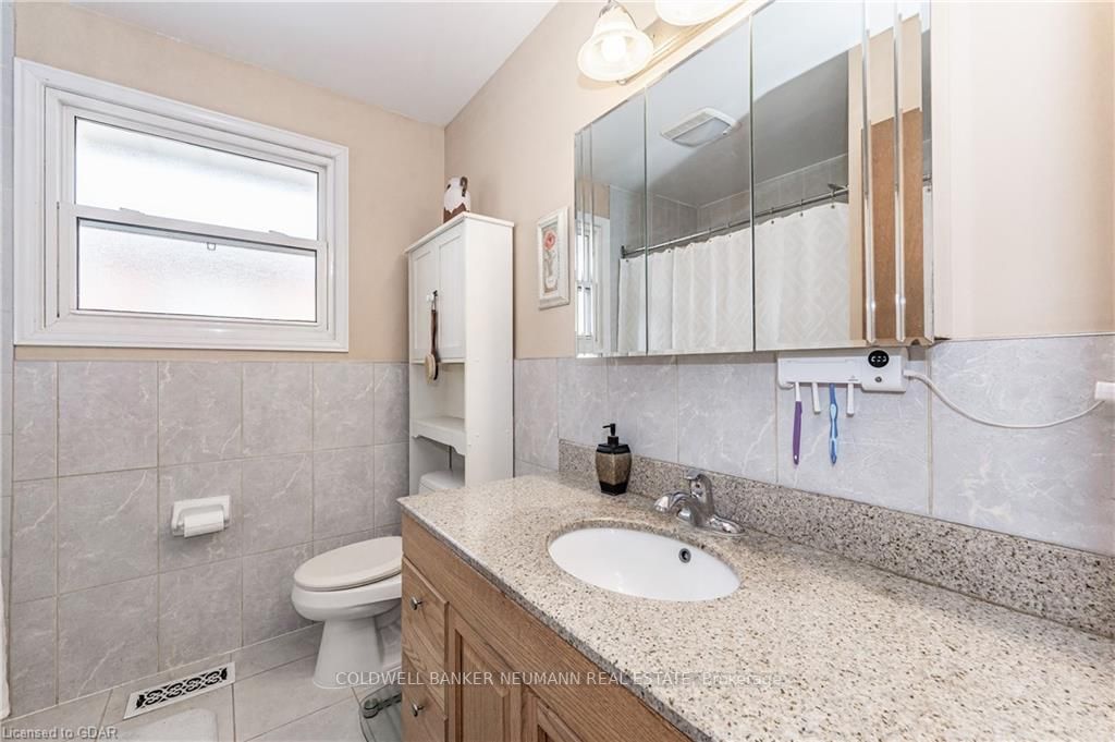 36 Upton Cres