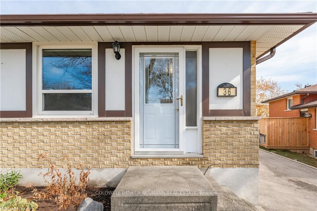 36 Upton Cres