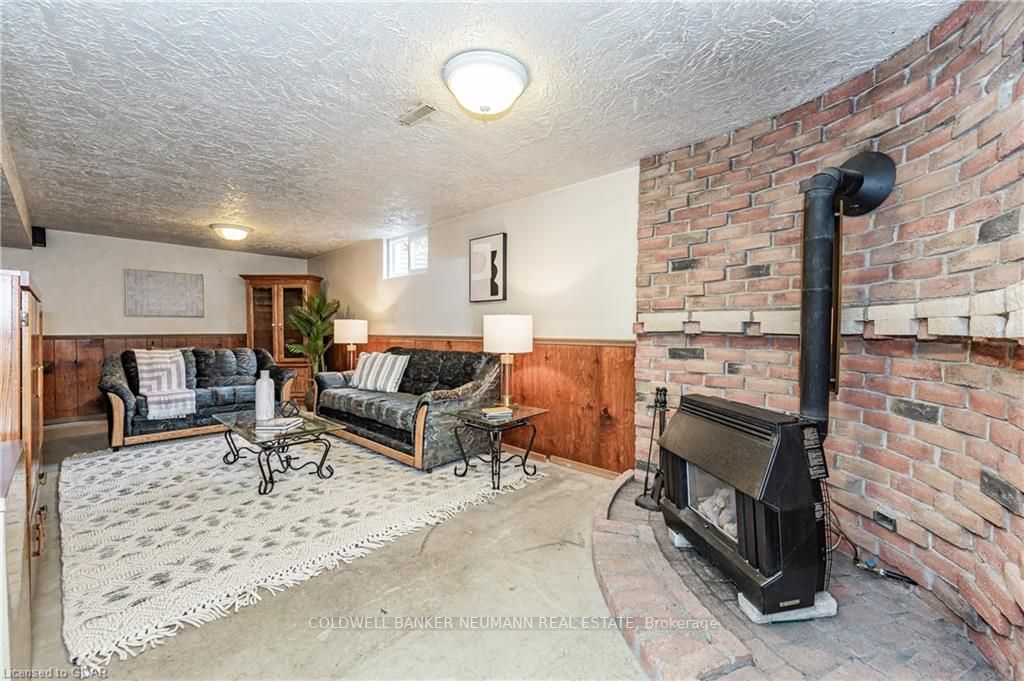36 Upton Cres